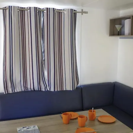 Le Sous-bois אתר קמפינג